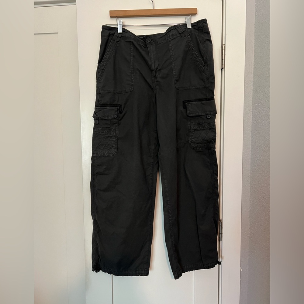 American Eagle wide-leg cargo pants
